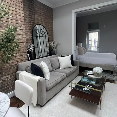 Gorgeous Exposed Brick 1 Bedroom Plus Private Roof Deck!